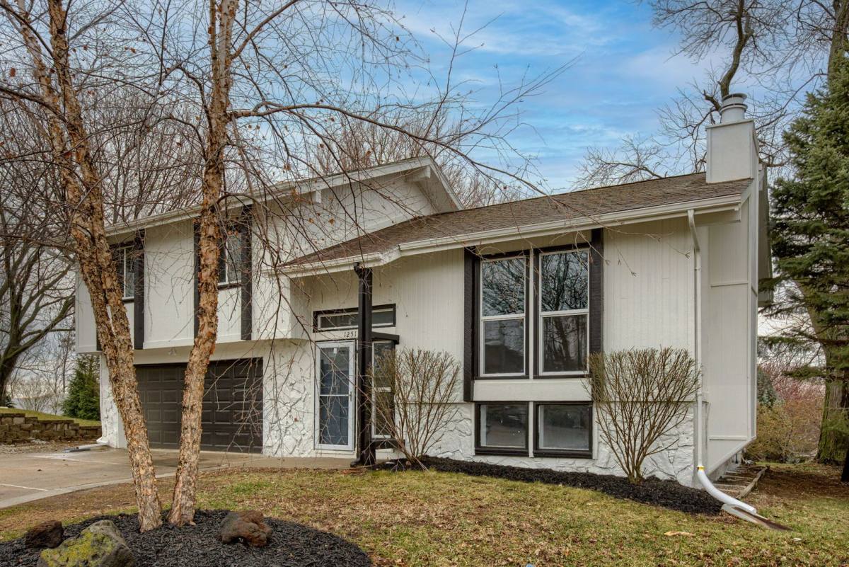 12511 Patrick Circle, Omaha, NE 68164 - House for Rent - Image 2