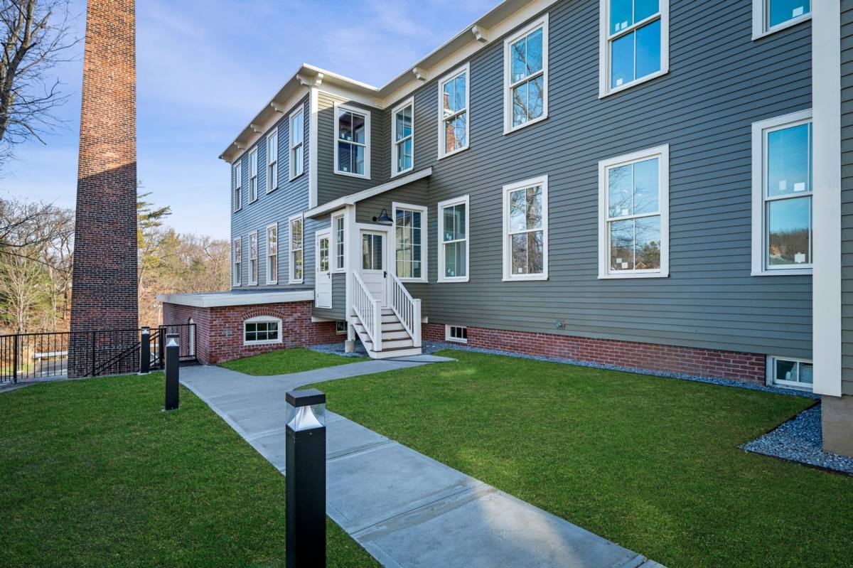 Apartment for rent at 34 Tremaine St, Leominster, MA 01453