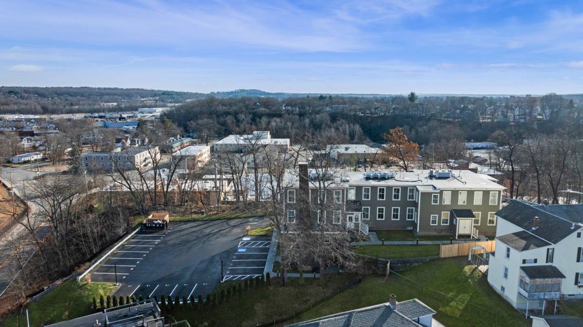Apartment for rent at 34 Tremaine St, Leominster, MA 01453