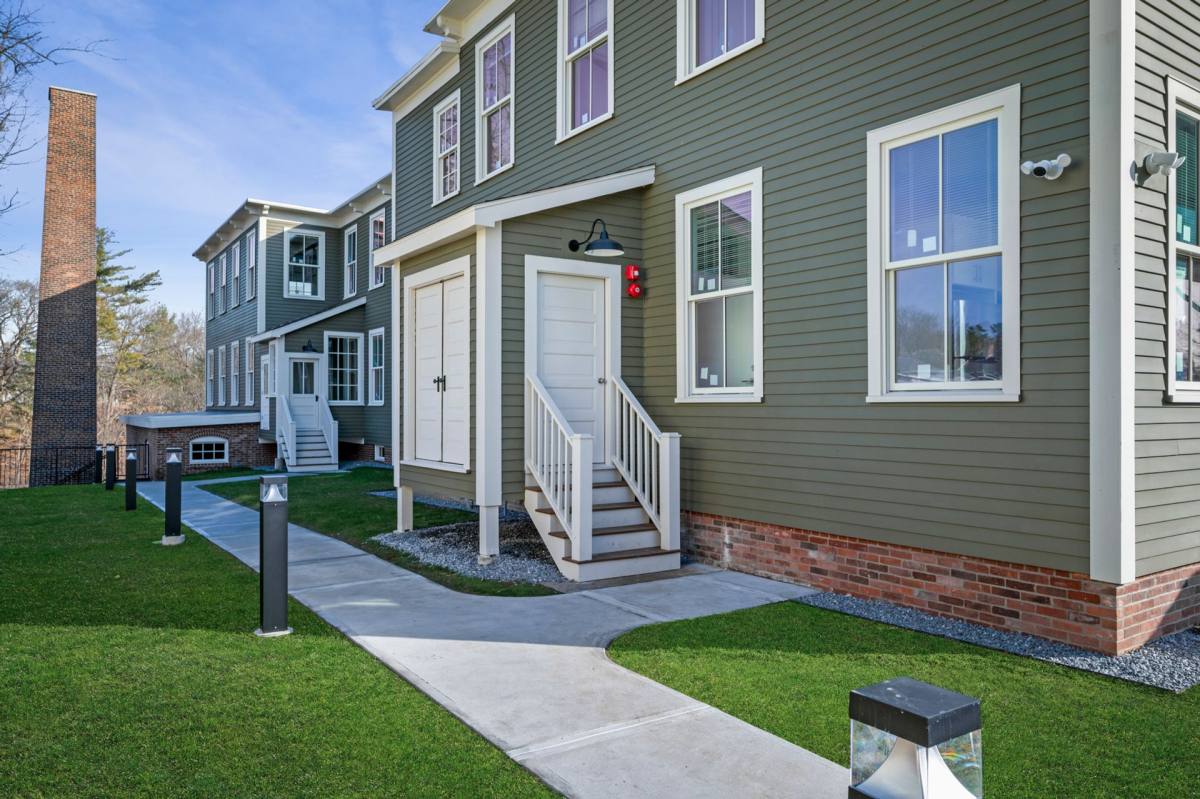 Apartment for rent at 34 Tremaine St, Leominster, MA 01453