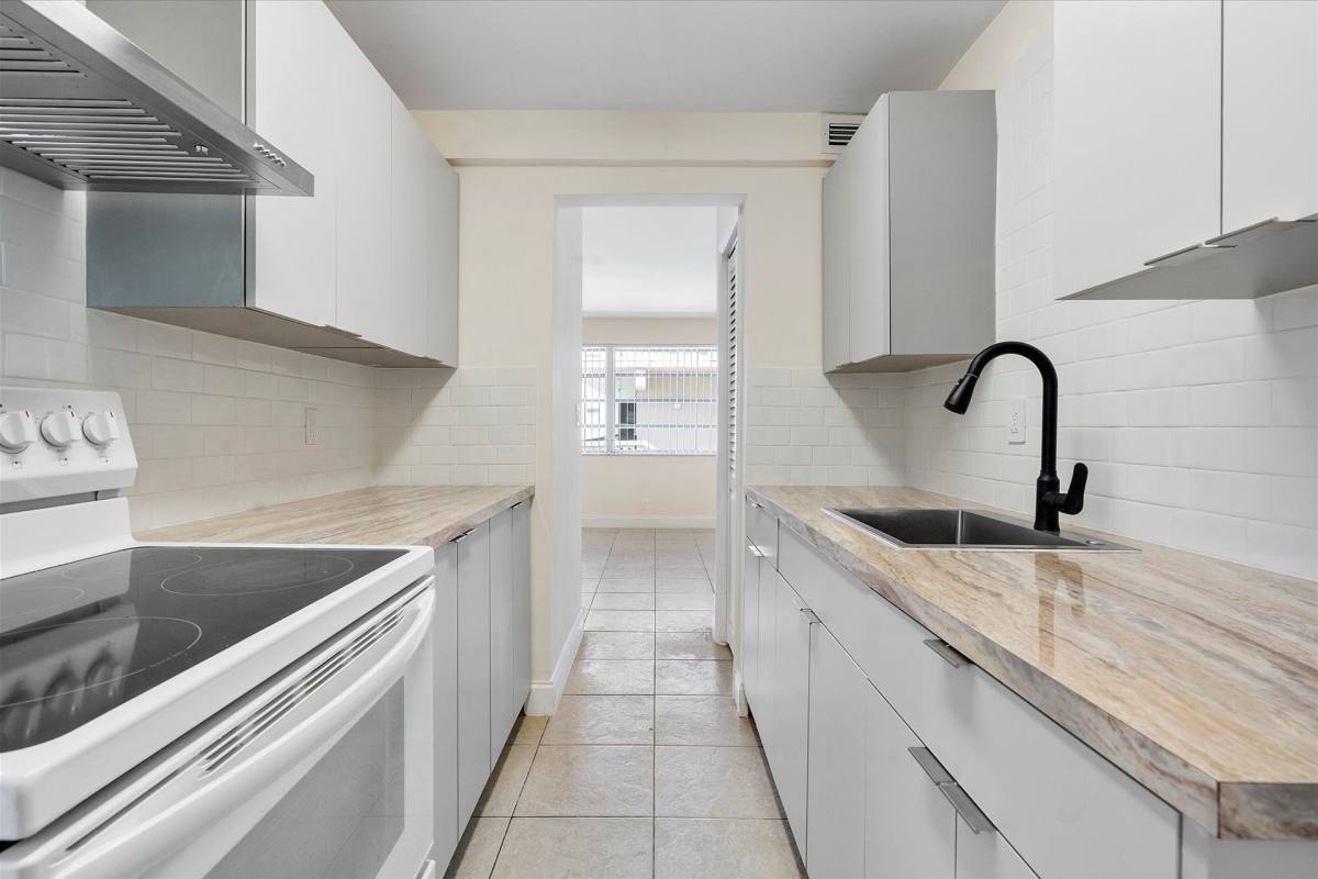 Apartment for rent at 1715 N 16th Ave, Hollywood, FL 33020