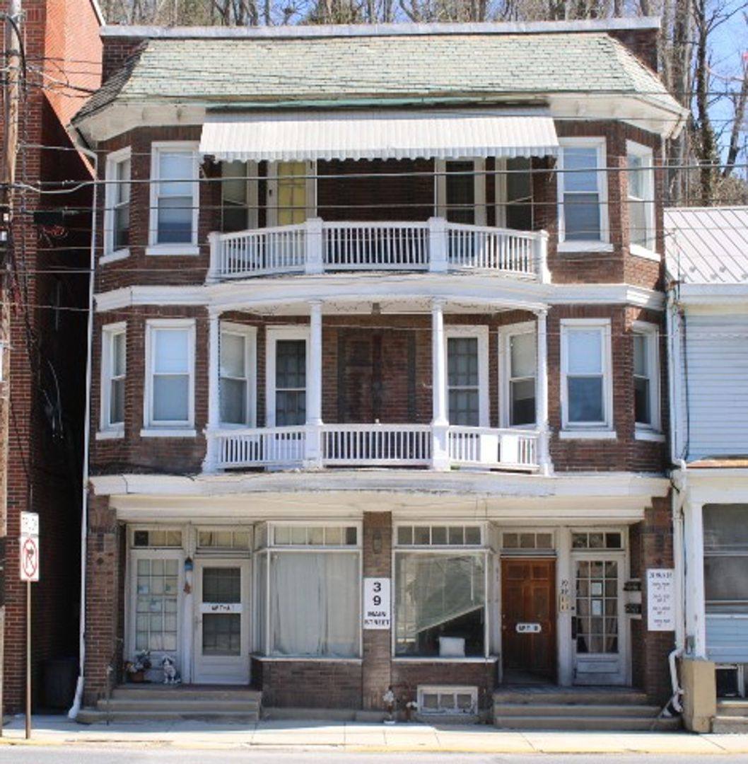 Apartment for rent at 39 Main St E, Glen Rock, PA 17327