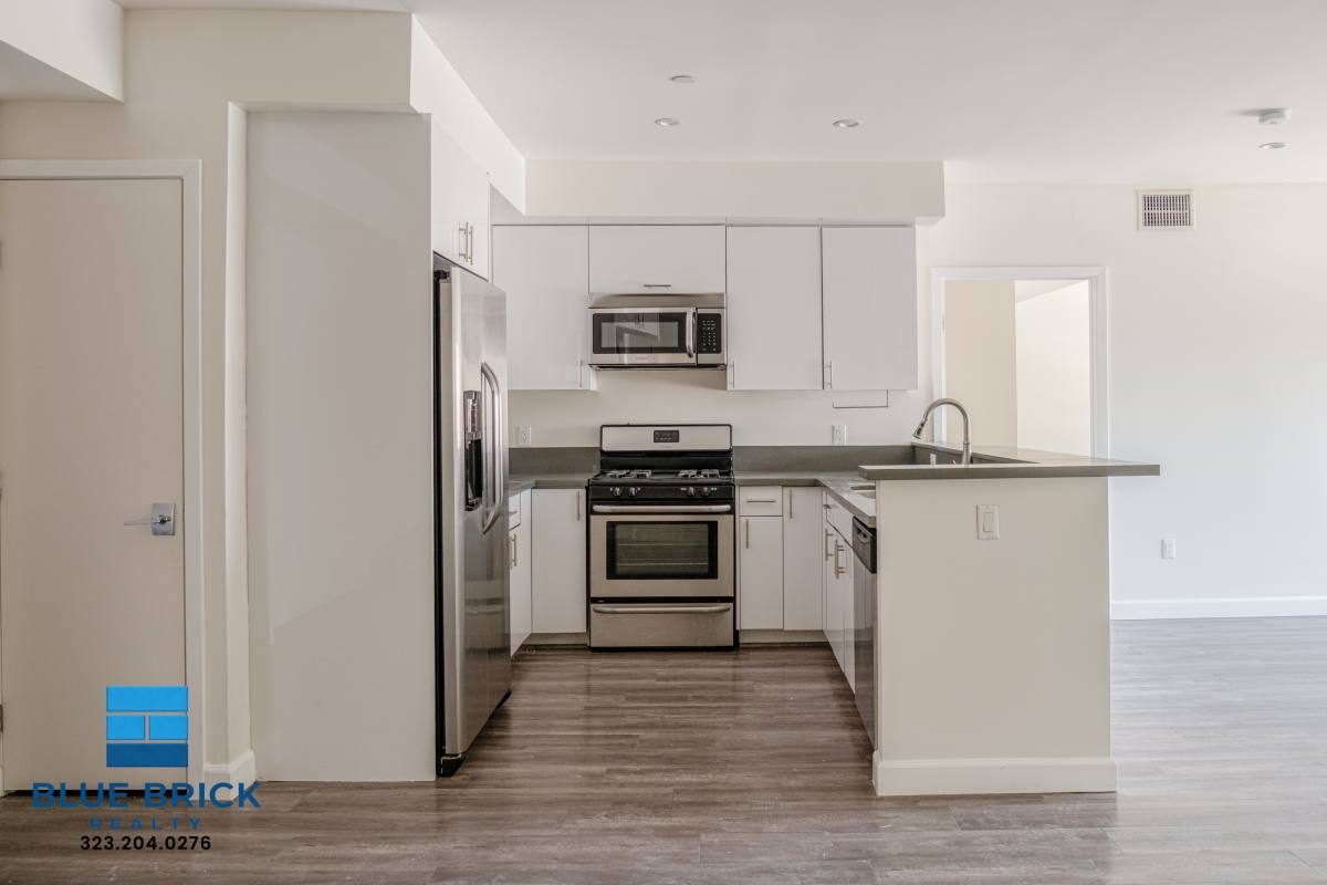 Apartment for rent at 4305 Laurel Canyon Blvd #202A, Studio City, CA 91604