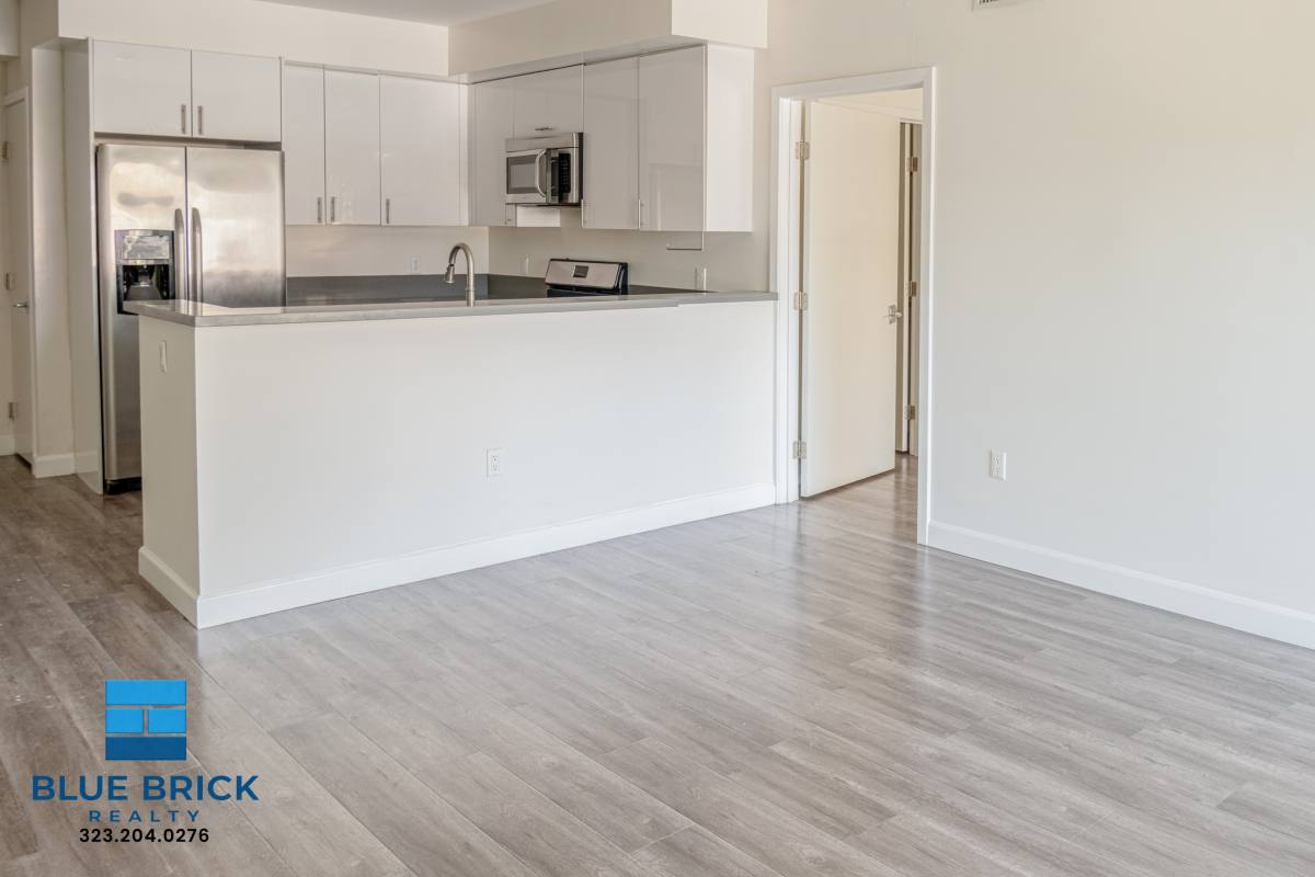Apartment for rent at 4305 Laurel Canyon Blvd #202A, Studio City, CA 91604