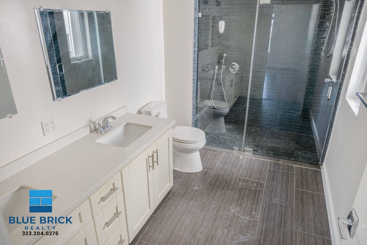 Apartment for rent at 4305 Laurel Canyon Blvd #202A, Studio City, CA 91604