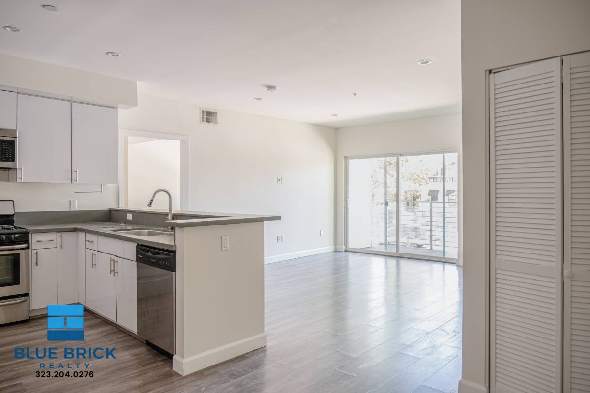 Apartment for rent at 4305 Laurel Canyon Blvd #202A, Studio City, CA 91604
