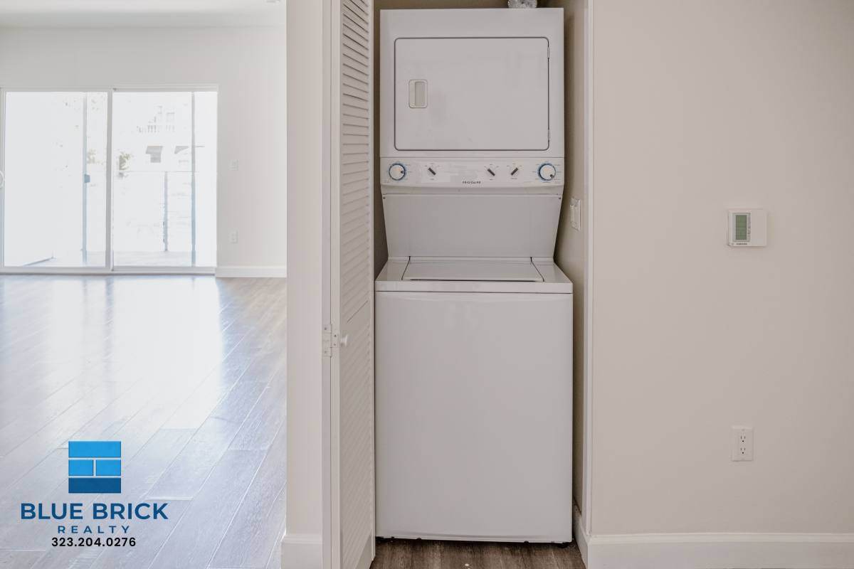 Apartment for rent at 4305 Laurel Canyon Blvd #202A, Studio City, CA 91604