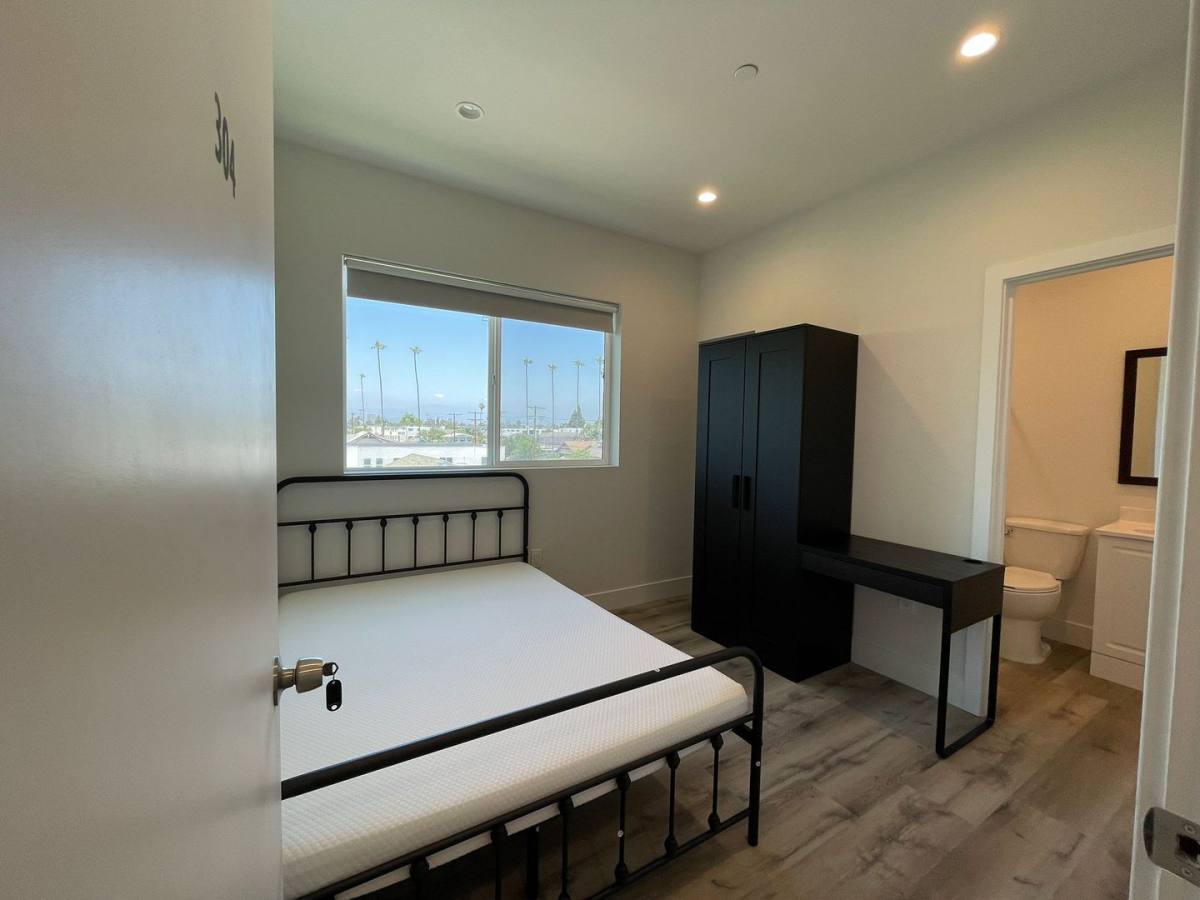 Apartment for rent at 3759 Dalton Ave, Los Angeles, CA 90018