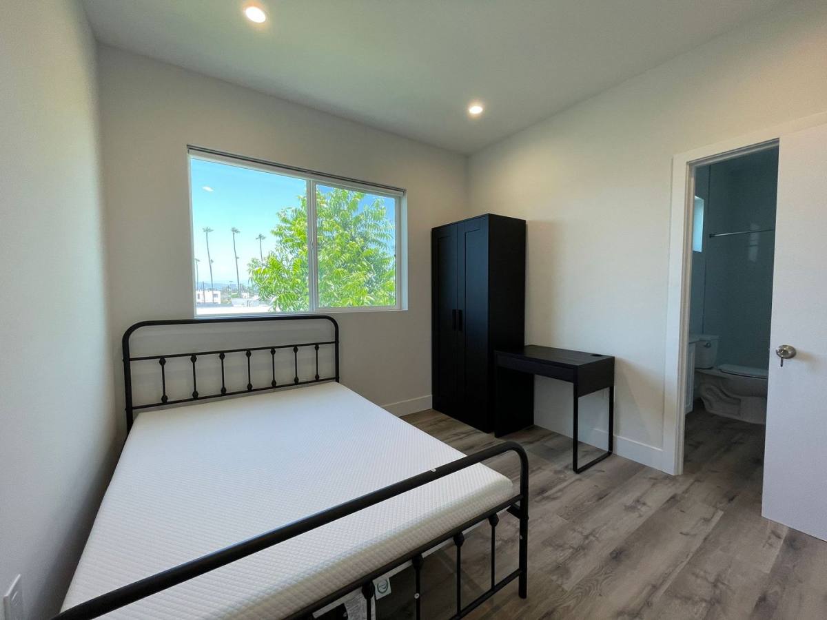 Apartment for rent at 3759 Dalton Ave, Los Angeles, CA 90018