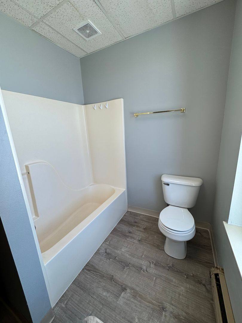 Apartment for rent at 124 E Main St, New Hampton, IA 50659