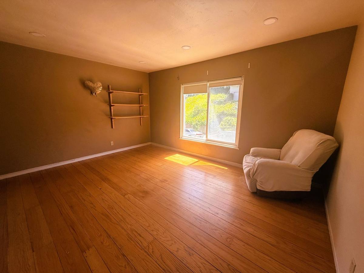 Apartment for rent at 2515 Ivy Dr, Oakland, CA 94606