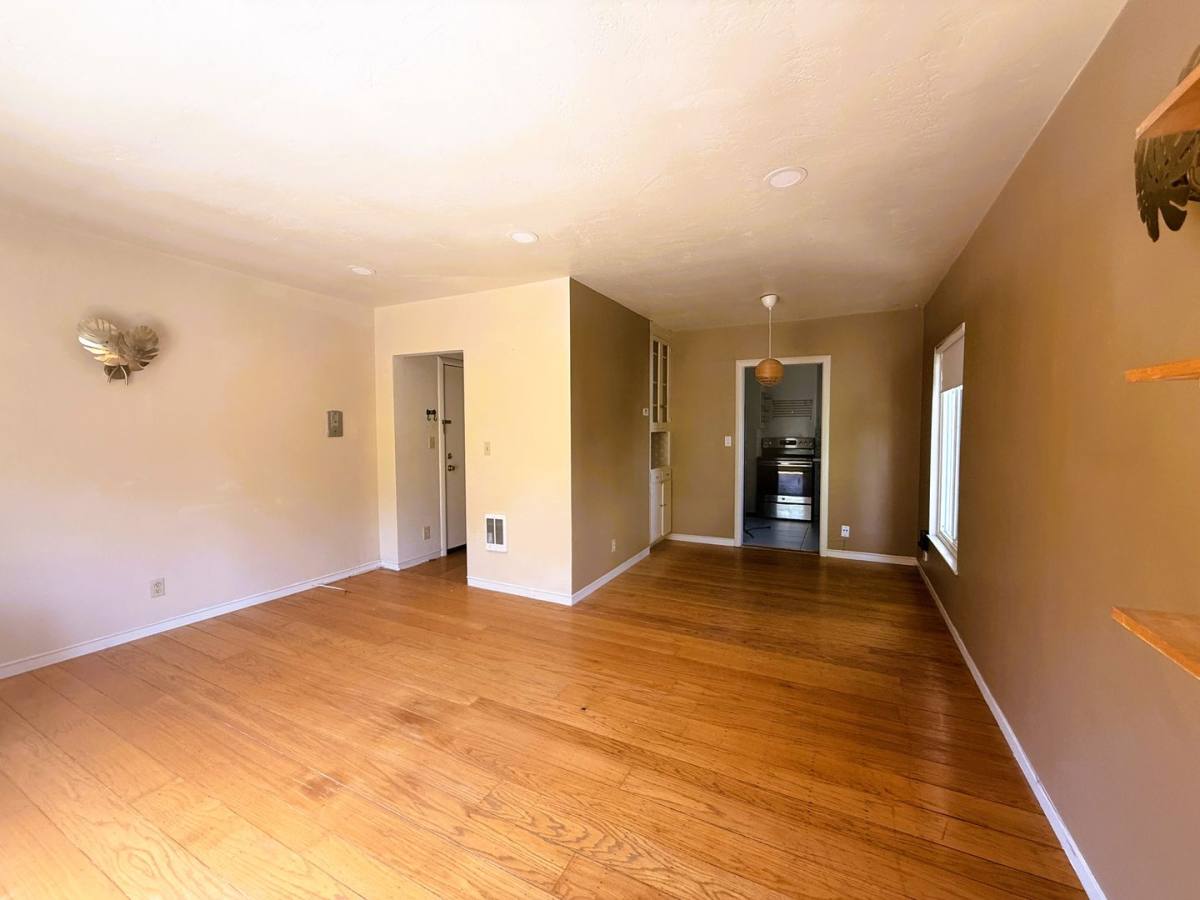 Apartment for rent at 2515 Ivy Dr, Oakland, CA 94606
