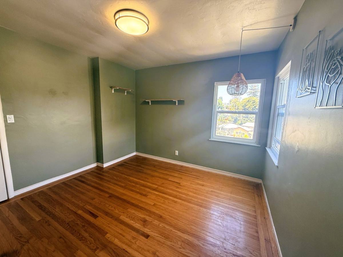 Apartment for rent at 2515 Ivy Dr, Oakland, CA 94606