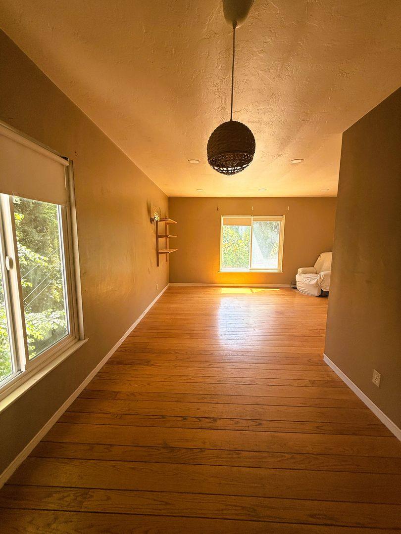 Apartment for rent at 2515 Ivy Dr, Oakland, CA 94606