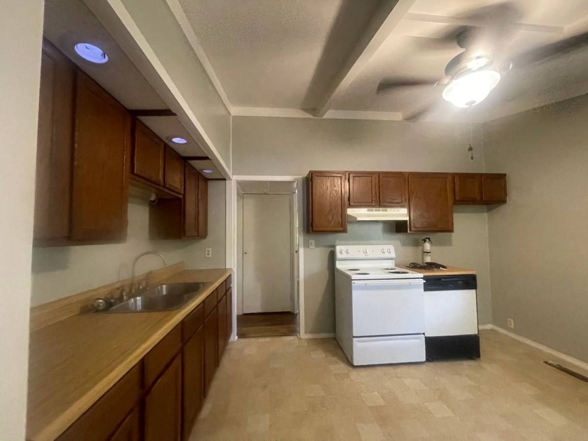 House for rent at 212 S Emerald, Carbondale, IL 62901