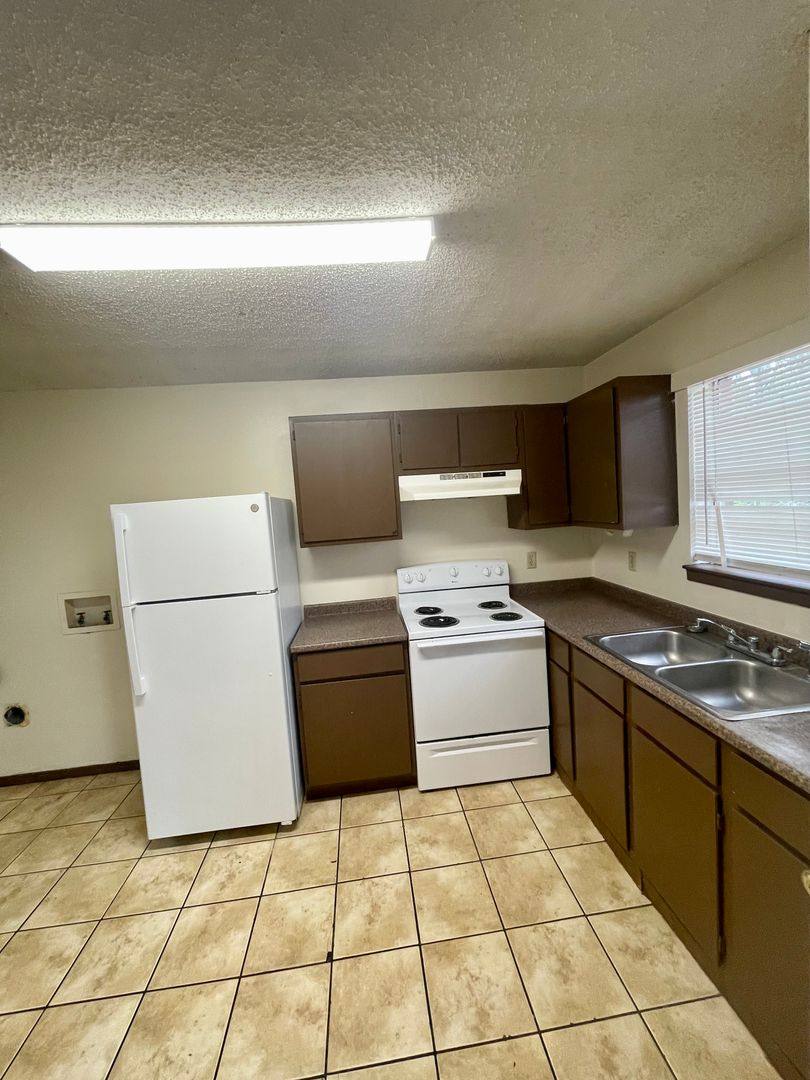 House for rent at 2319 Elm Park Dr, Baton Rouge, LA 70807