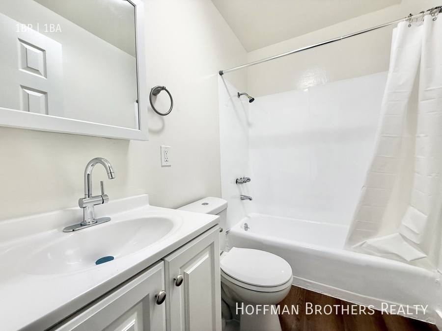 Apartment for rent at 1228 W 57th St #11, Los Angeles, CA 90037