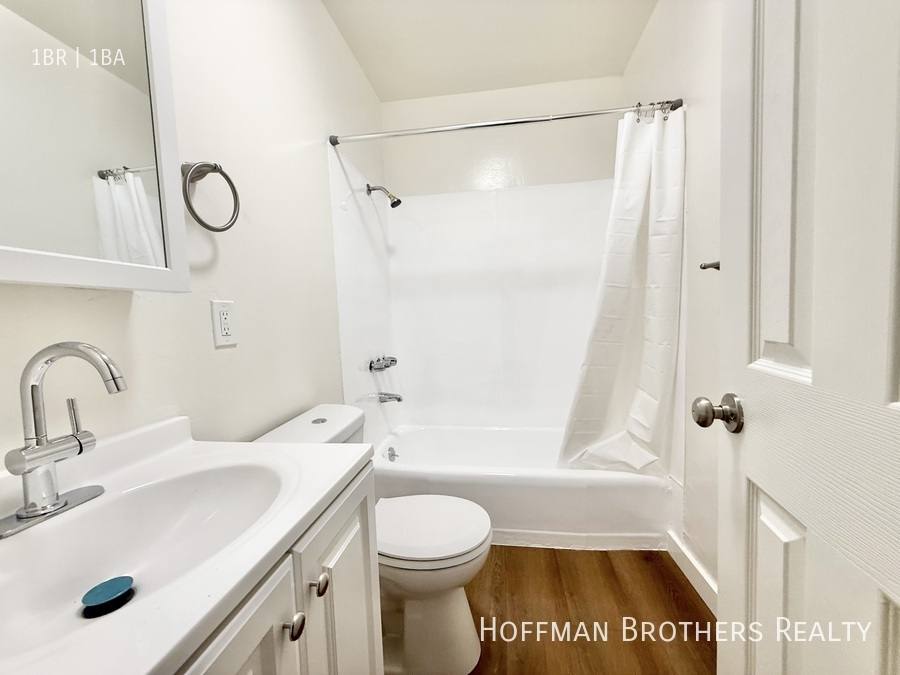 Apartment for rent at 1228 W 57th St #11, Los Angeles, CA 90037