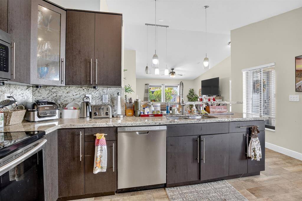 Apartment for rent at 691 Willow Grove Terrace #691, Fort Lauderdale, FL 33325