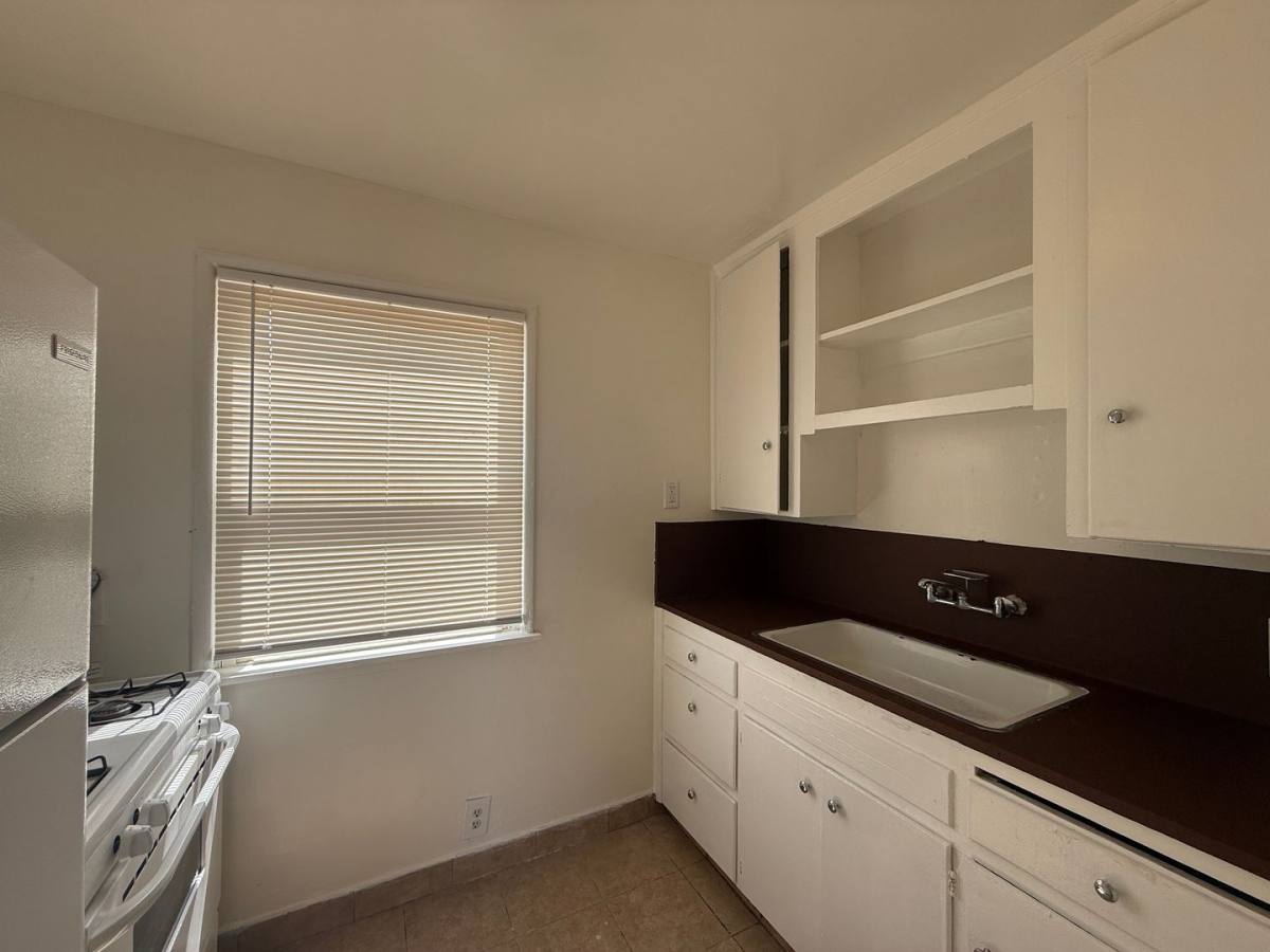 Apartment for rent at 38717 6th St E, Palmdale, CA 93550