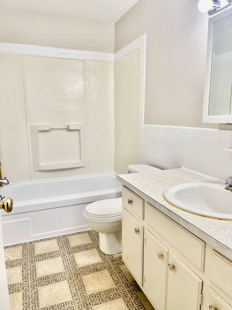 Apartment for rent at 4915 W Genesee St, Camillus, NY 13031