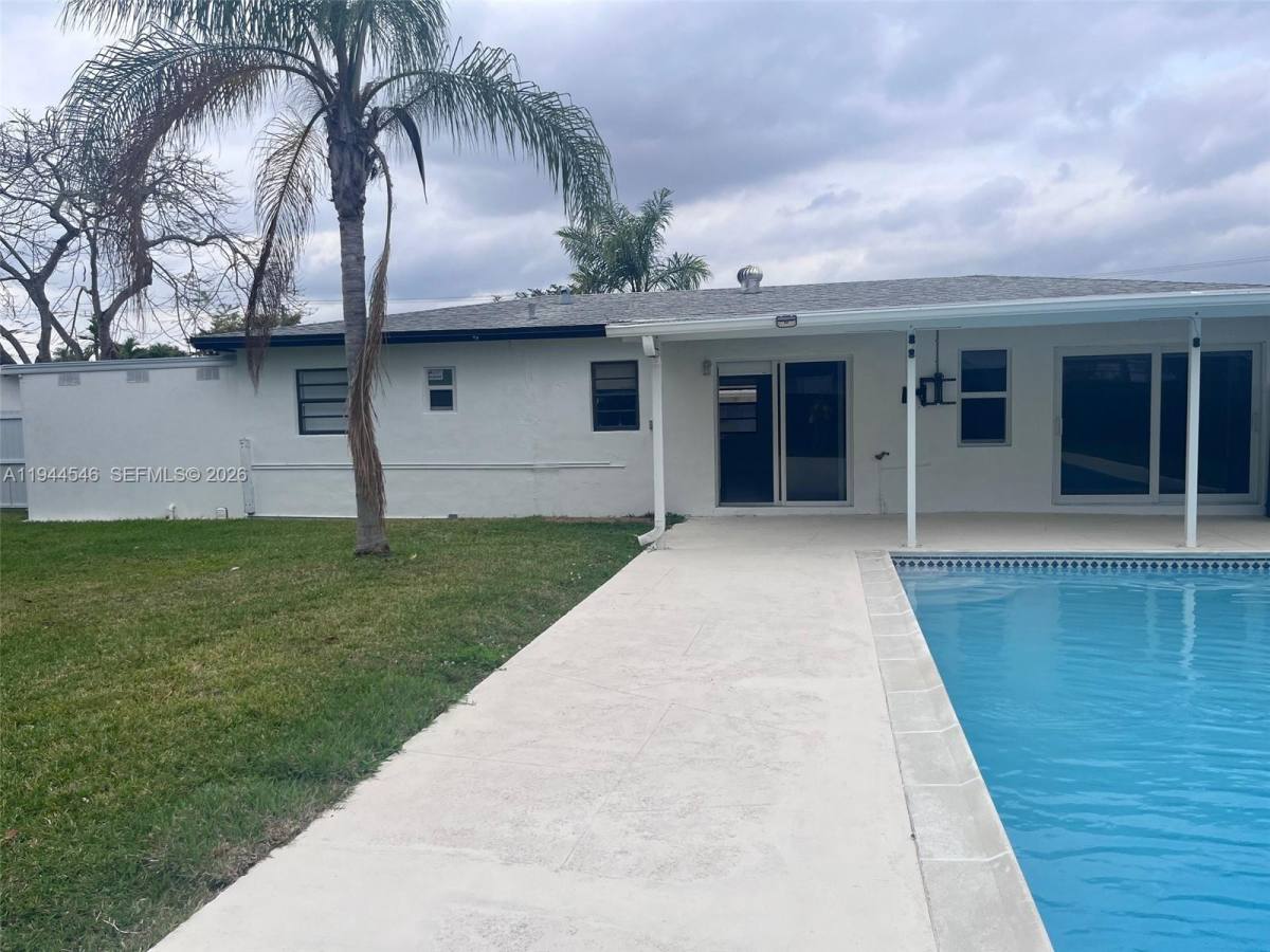 Apartment for rent at 9900 Dominican Dr, Miami, FL 33189