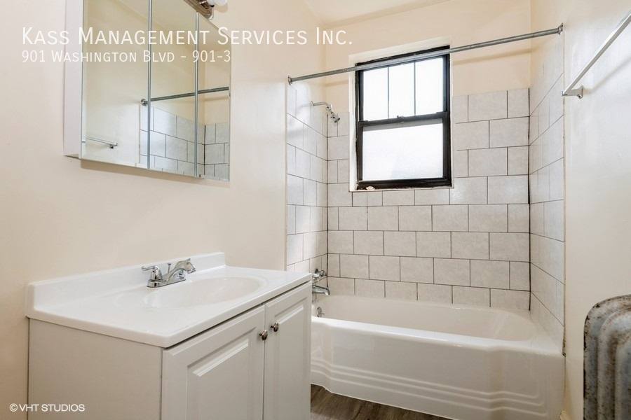 Apartment for rent at 901 Washington Blvd #901-3, Oak Park, IL 60302