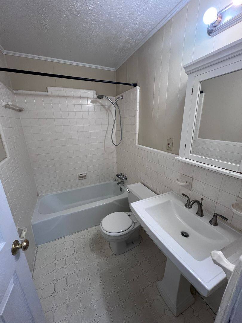 Apartment for rent at 362 W Glenn Ave, Auburn, AL 36830