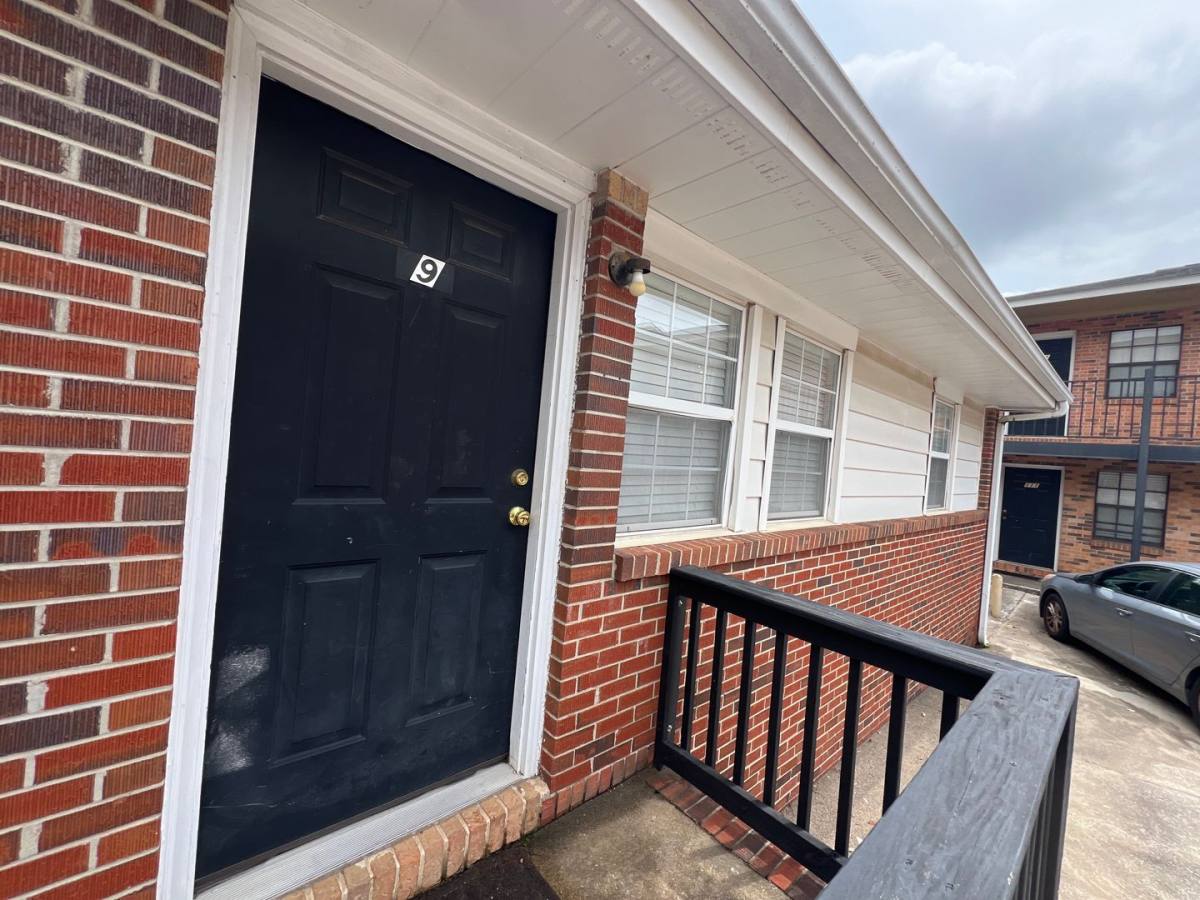 Apartment for rent at 362 W Glenn Ave, Auburn, AL 36830