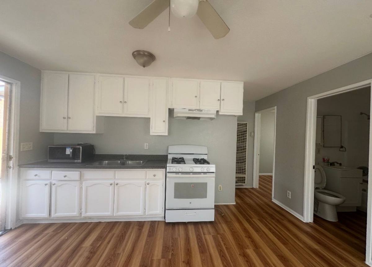 Apartment for rent at 1042-1046 Gaviota Ave, Long Beach, CA 90813