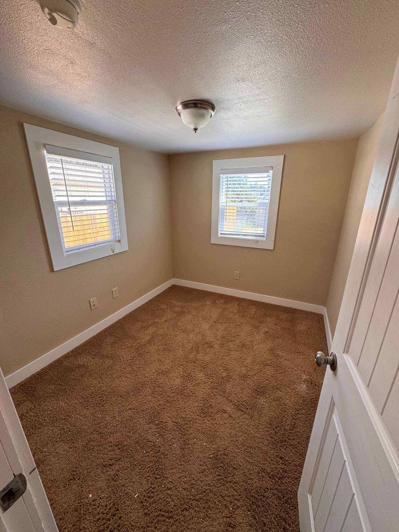 House for rent at 1336 Elizabeth Ave, Bremerton, WA 98337