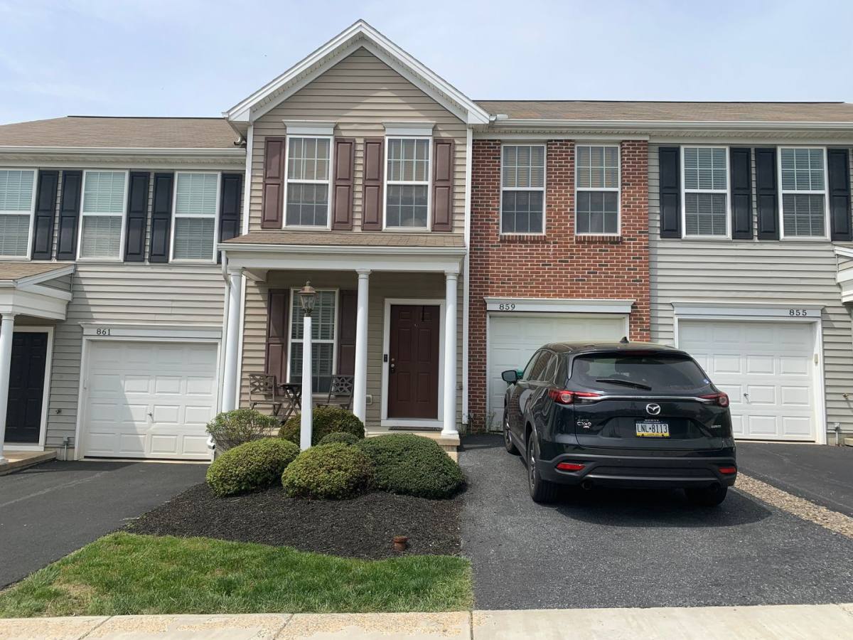 Townhouse for rent at 859 Fawn Lane, Hummelstown, PA 17036