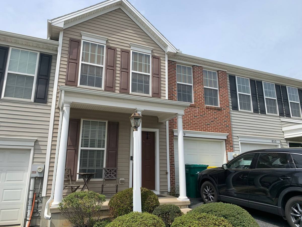 Townhouse for rent at 859 Fawn Lane, Hummelstown, PA 17036