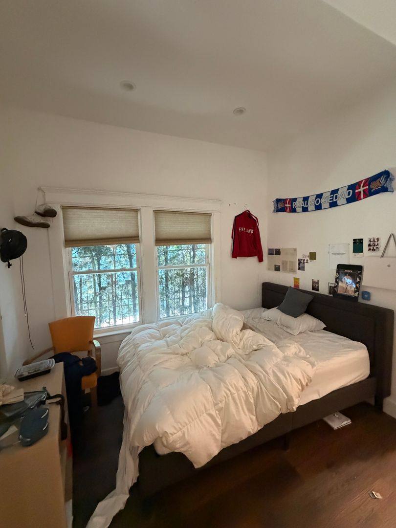 Apartment for rent at 2113 S Oak St, Los Angeles, CA 90007