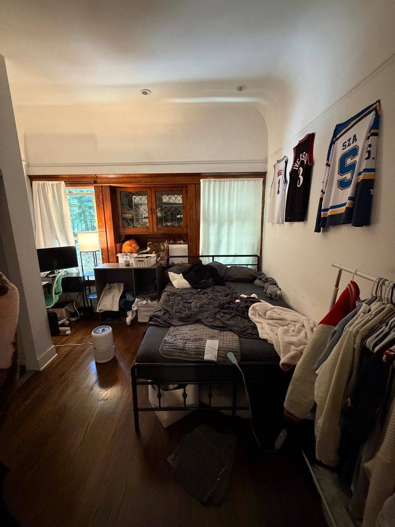 Apartment for rent at 2113 S Oak St, Los Angeles, CA 90007