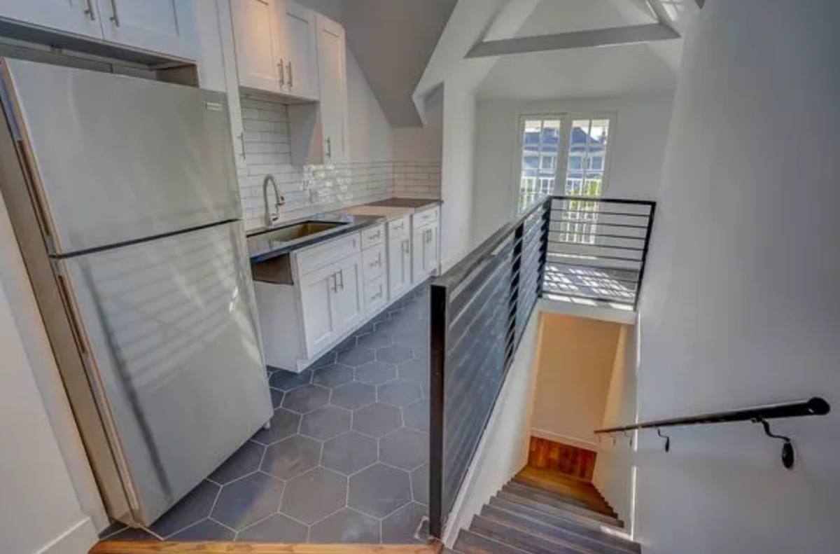 Apartment for rent at 2113 S Oak St, Los Angeles, CA 90007