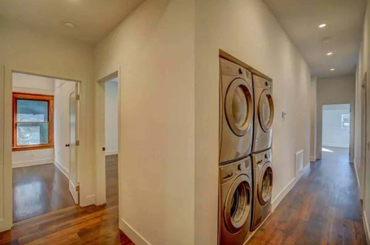 Apartment for rent at 2113 S Oak St, Los Angeles, CA 90007