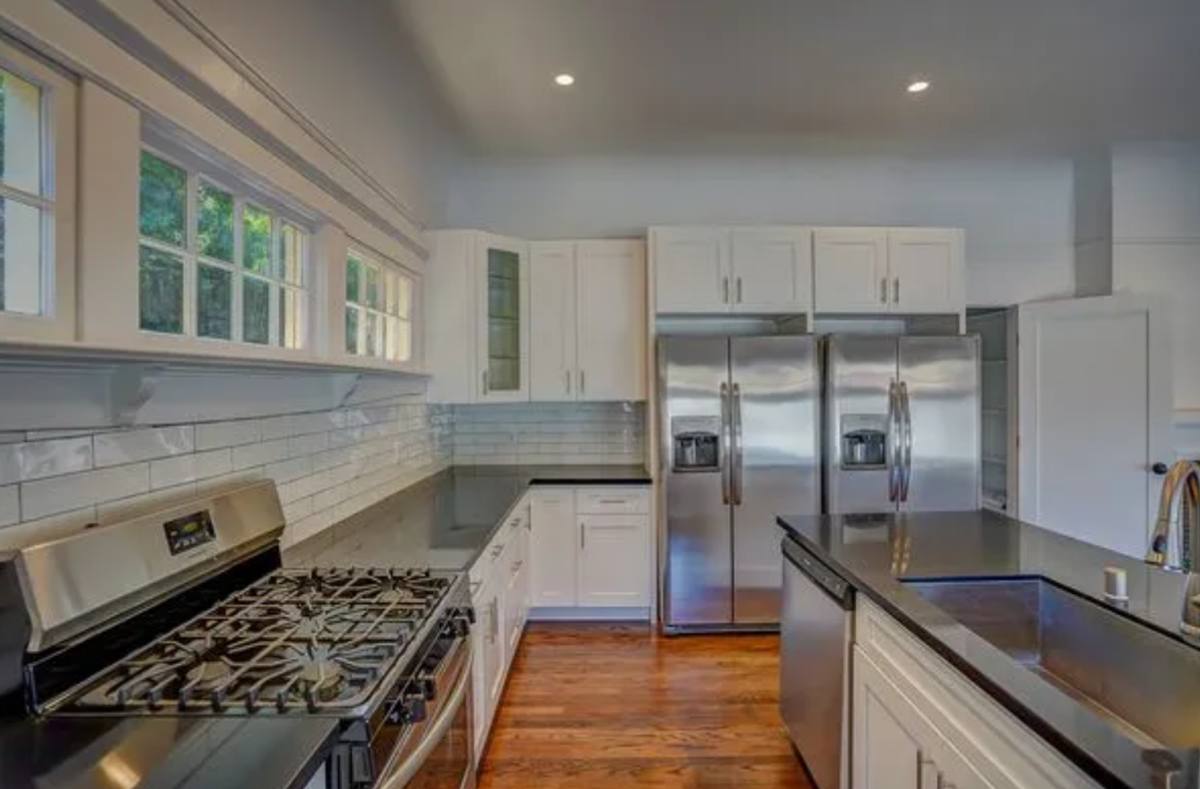 Apartment for rent at 2113 S Oak St, Los Angeles, CA 90007