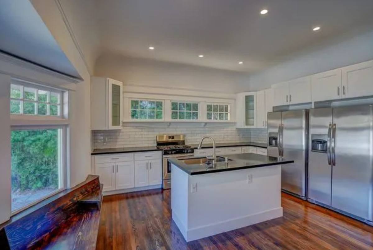 Apartment for rent at 2113 S Oak St, Los Angeles, CA 90007