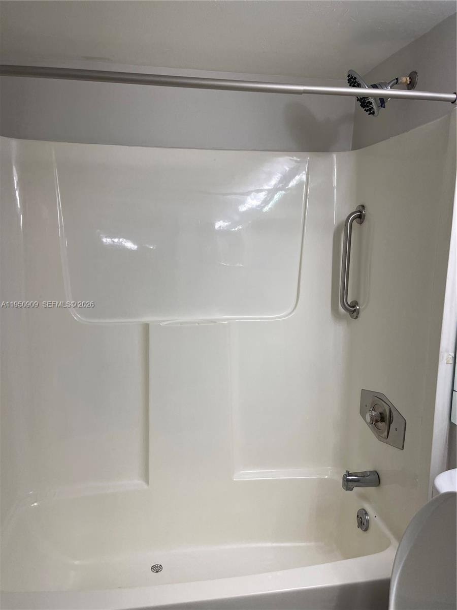 Apartment for rent at 2121 Collier Ave #215, Fort Myers, FL 33901
