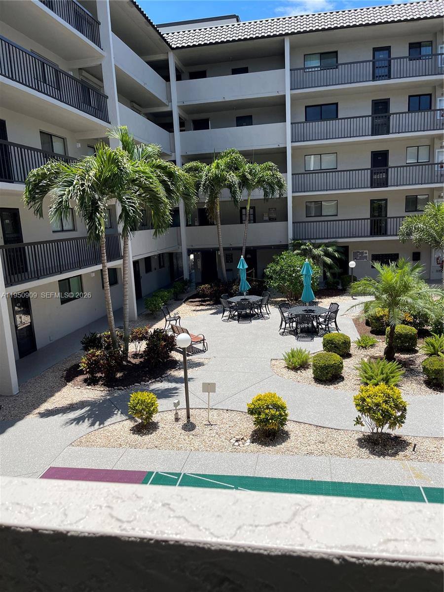 Apartment for rent at 2121 Collier Ave #215, Fort Myers, FL 33901
