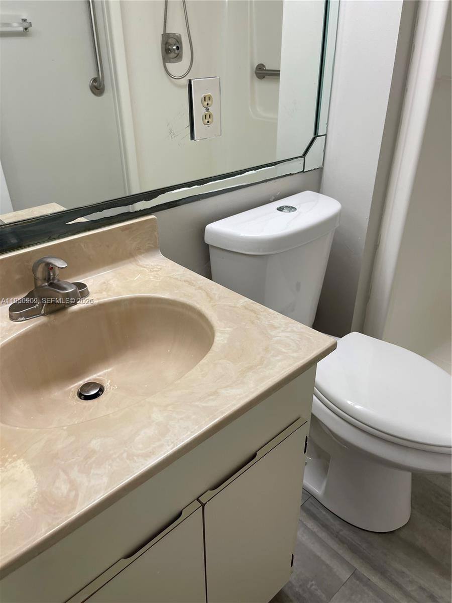 Apartment for rent at 2121 Collier Ave #215, Fort Myers, FL 33901