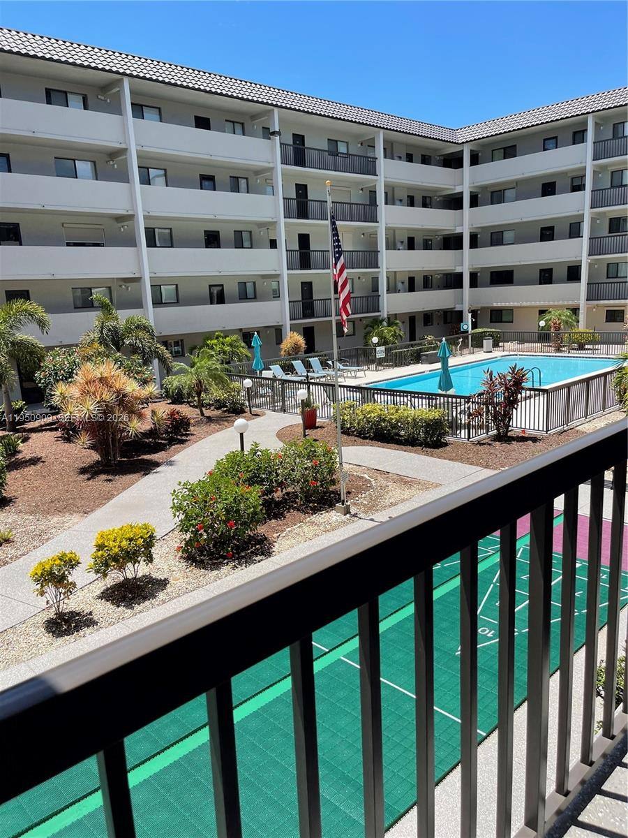 Apartment for rent at 2121 Collier Ave #215, Fort Myers, FL 33901