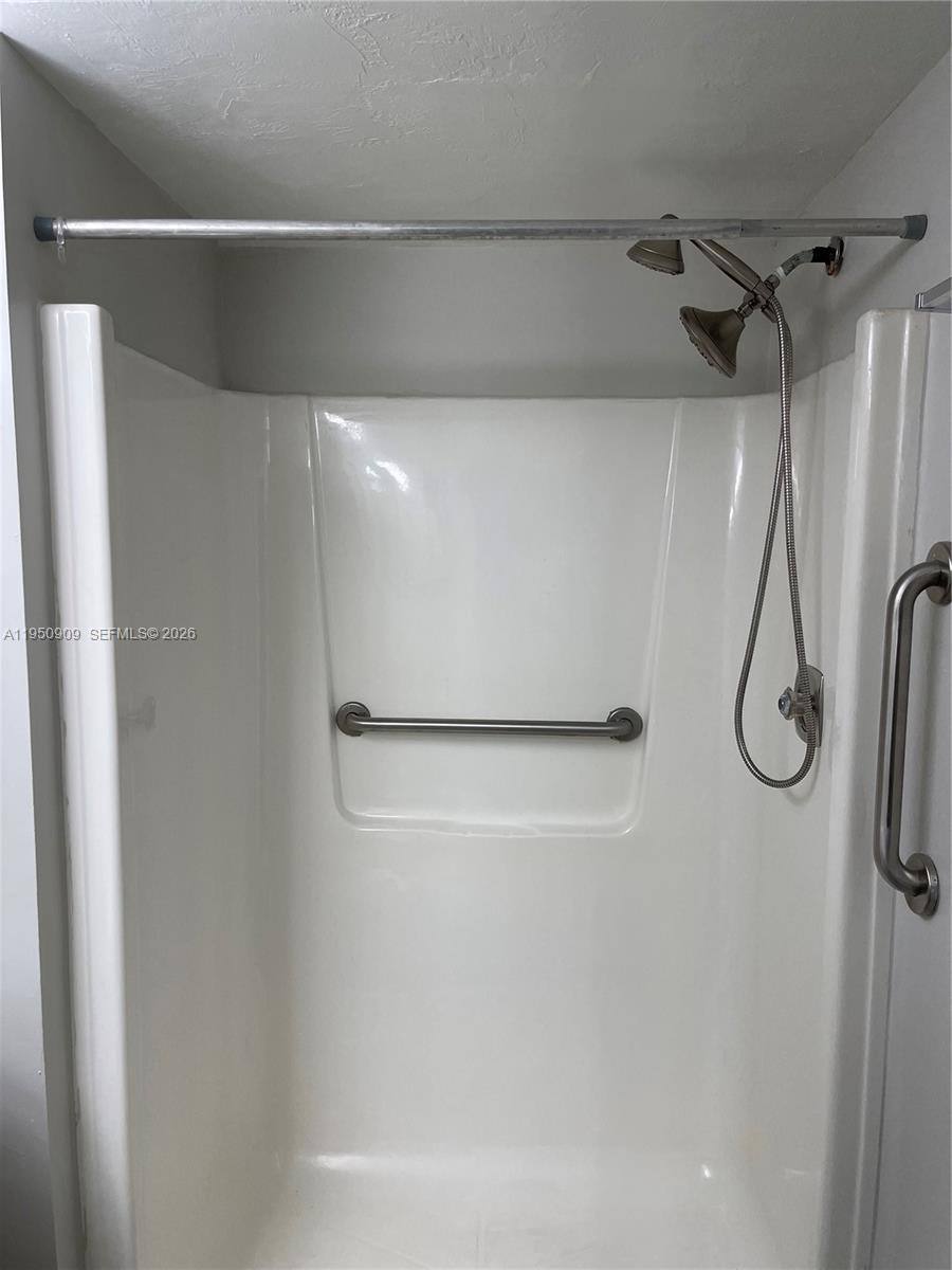 Apartment for rent at 2121 Collier Ave #215, Fort Myers, FL 33901