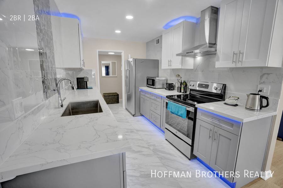 Apartment for rent at 121 N Croft Ave #308, Los Angeles, CA 90048
