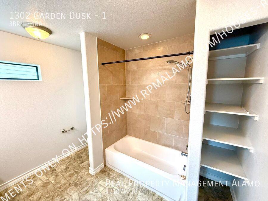 Apartment for rent at 1302 Garden Dusk #1, San Antonio, TX 78245