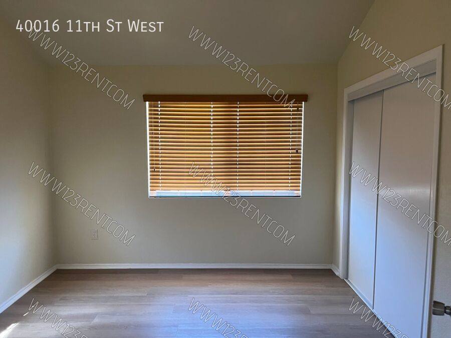 House for rent at 40016 11th St W, Palmdale, CA 93551