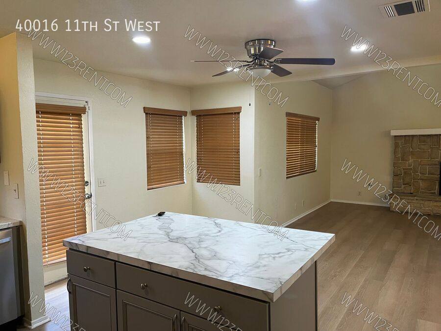 House for rent at 40016 11th St W, Palmdale, CA 93551