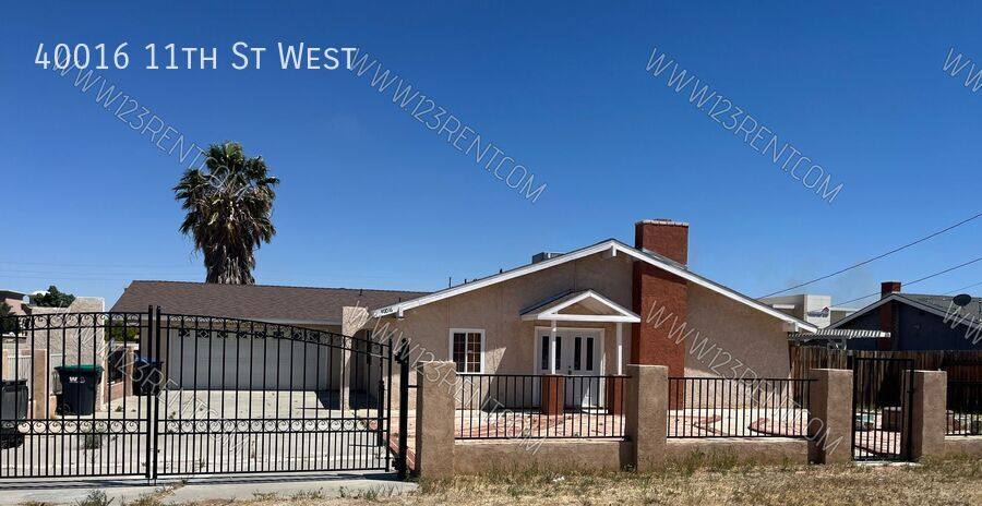 House for rent at 40016 11th St W, Palmdale, CA 93551
