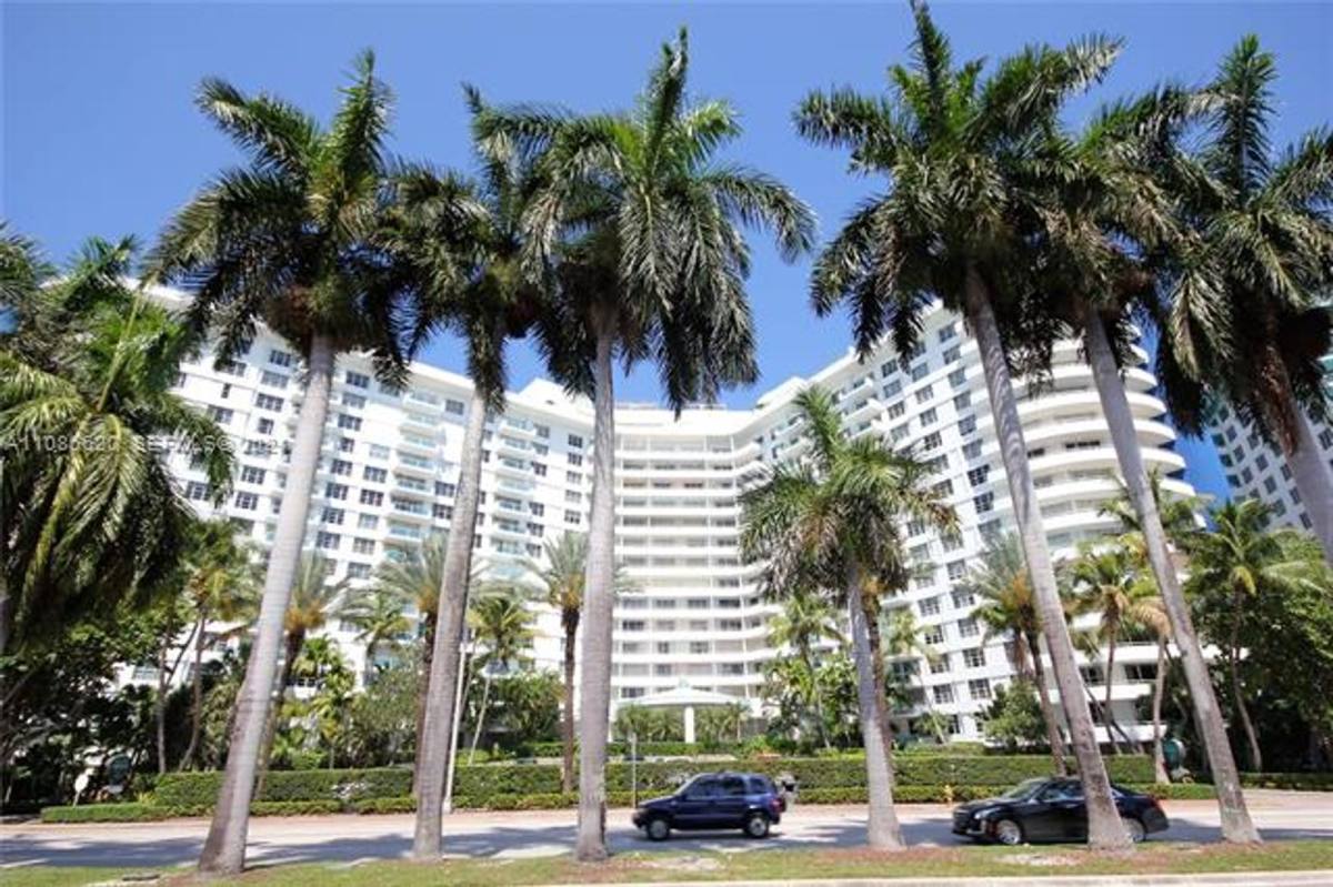 Apartment for rent at 5151 Collins Ave, Miami Beach, FL 33140